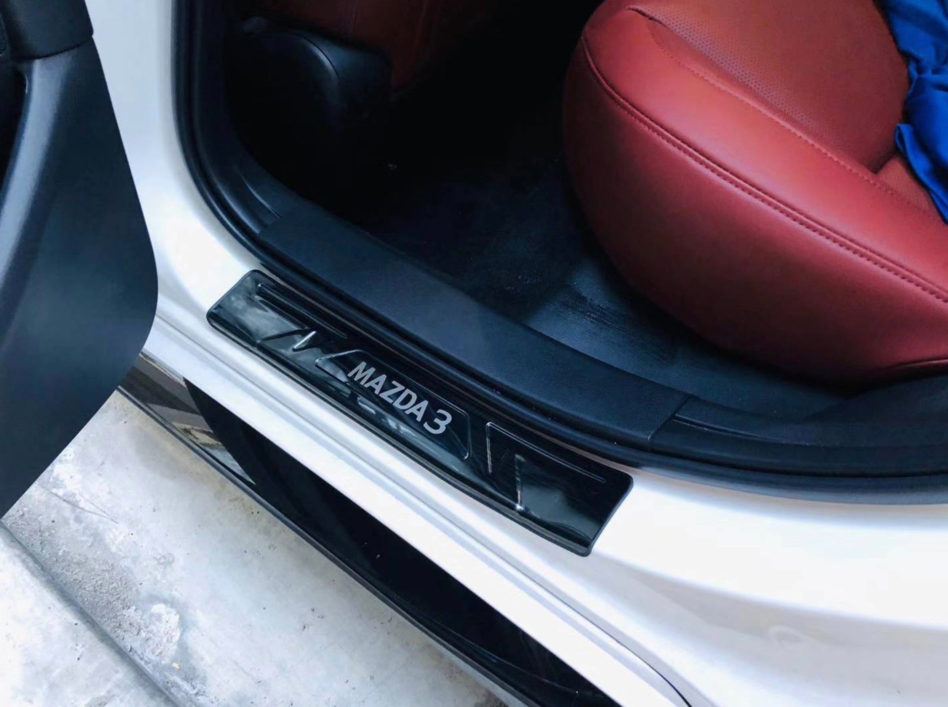 Mazda 3 Titanium Black Step Sill – MIKSTORE
